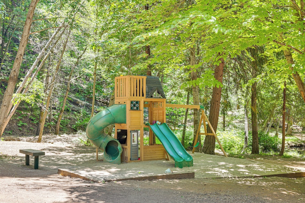 Community Lake Access: Peaceful Cabin in Sonora!