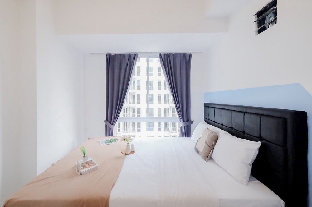 Blue Accent Minimalist 2Br At Tokyo Riverside Pik 2 Apartment