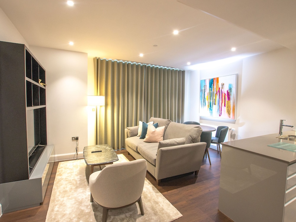 Charles Hope Apartment Canary Wharf