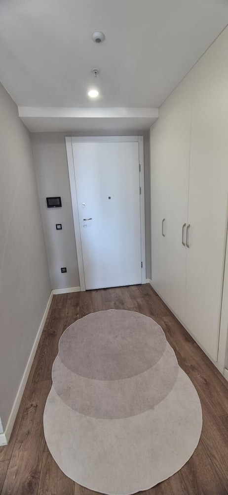 LUX RESIDENCE 2 ROOMS 1 SALOON
