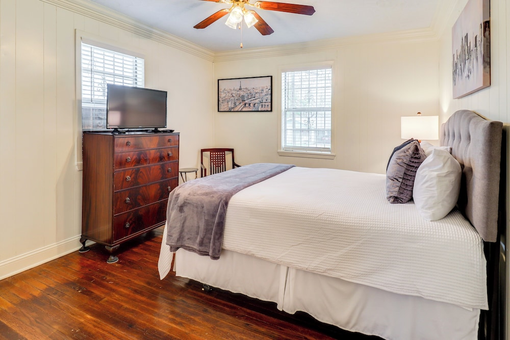 3 Mi to Mississippi Stadium: Cozy Jackson Getaway!