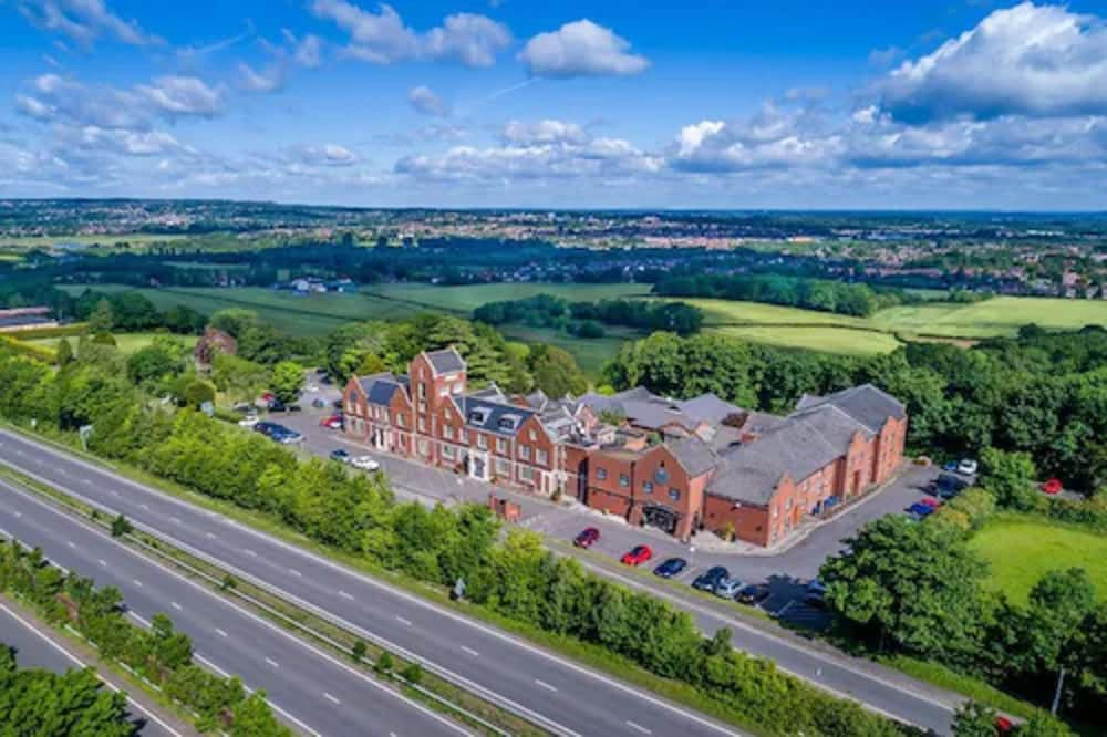Farnham Vacations - The Hog's Back Hotel  Spa Farnham - Property Image 1