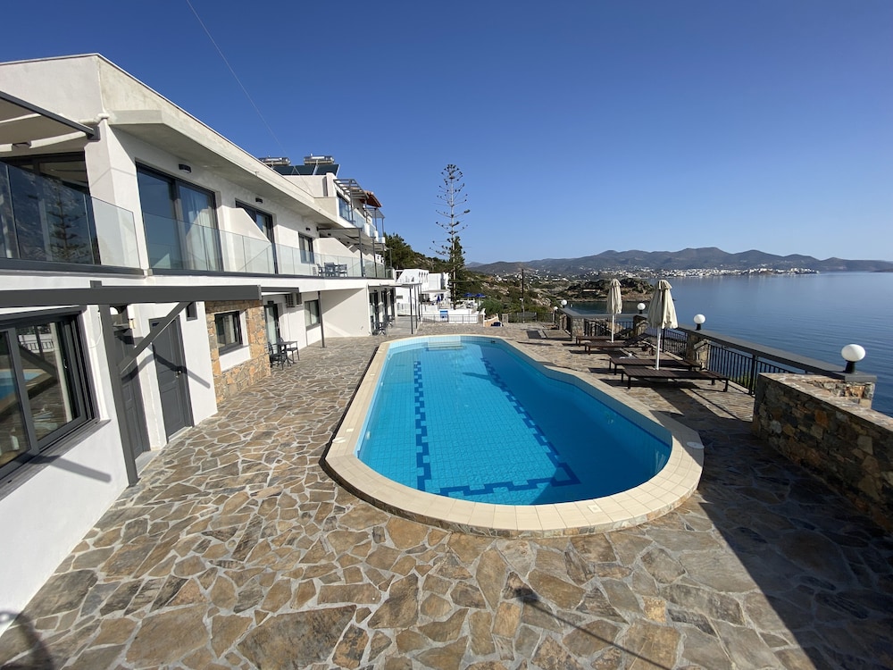 Ostria Apartments