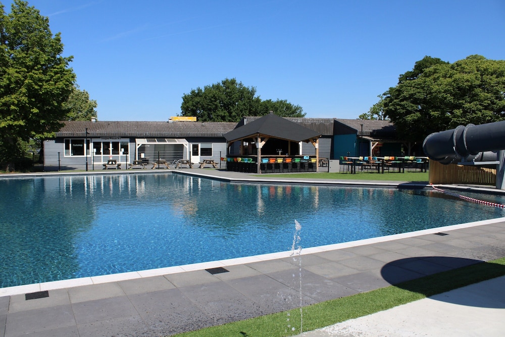 Chalet With Pond View in Gelderland