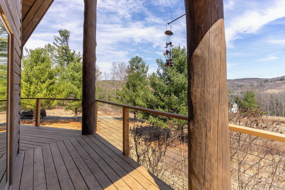 Secluded w/ Deck Views, Hot Tub, & Ping Pong Hudson in the Berks by Avantstay