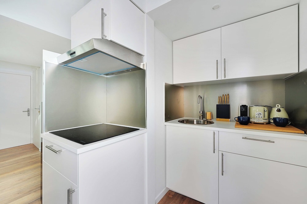 Modern Apartment -1br/4p- Le Kremlin-bicetre view 3