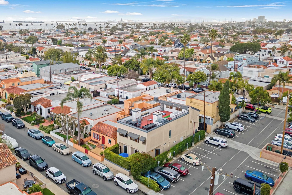 Belmont Shore Retreat Rooftop Lounge, Putting Green & Near 2nd Street Beaches