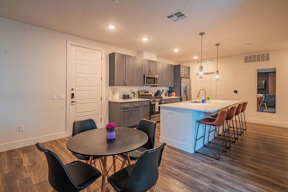 ROVE LIVING/KB - Scottsdale Grand