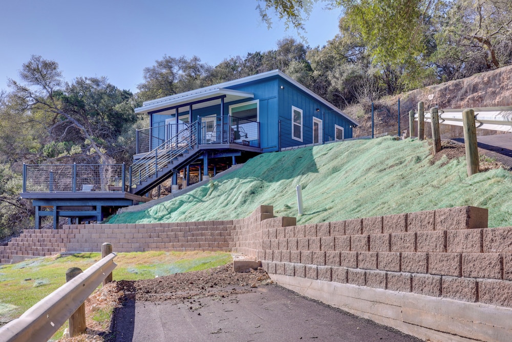 Hot Tub, Boat Ramp: Cabin Close to Canyon Lake