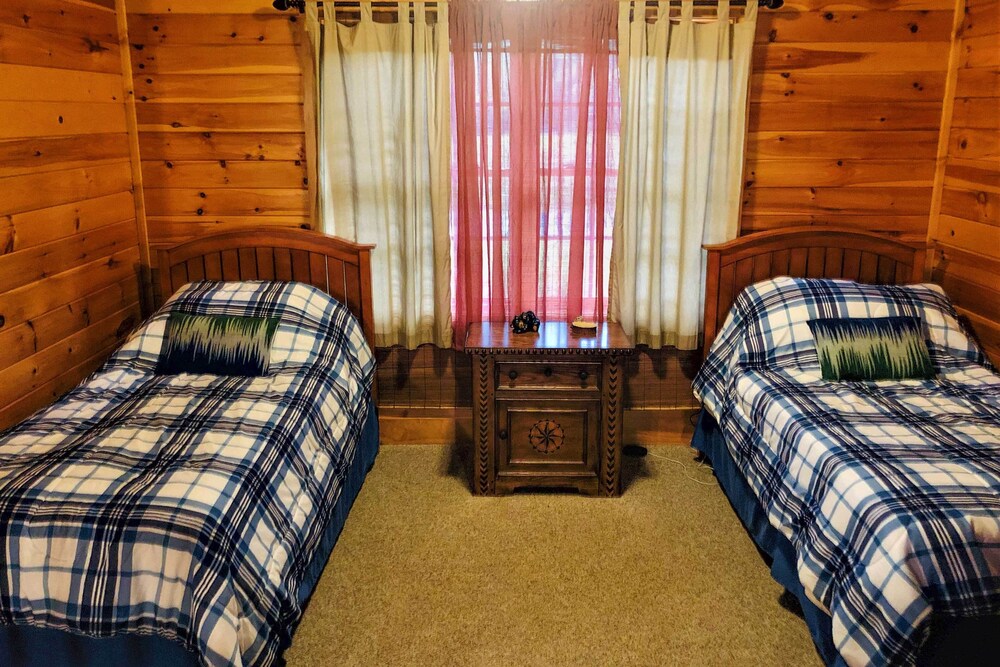 'A Bit of Heaven' Cabin < 13 Miles From Boone! view 4