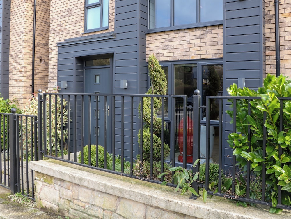 4 Rockcliffe Grange