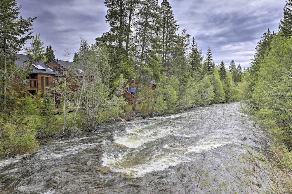 7 Mi to Ski: Waterfront Townhome in Frisco! view 4