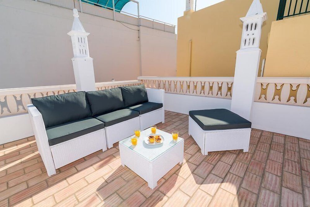 2bedroom House Cozy Typical Restored Single Storey 5 min From the Fuseta Beach view 4