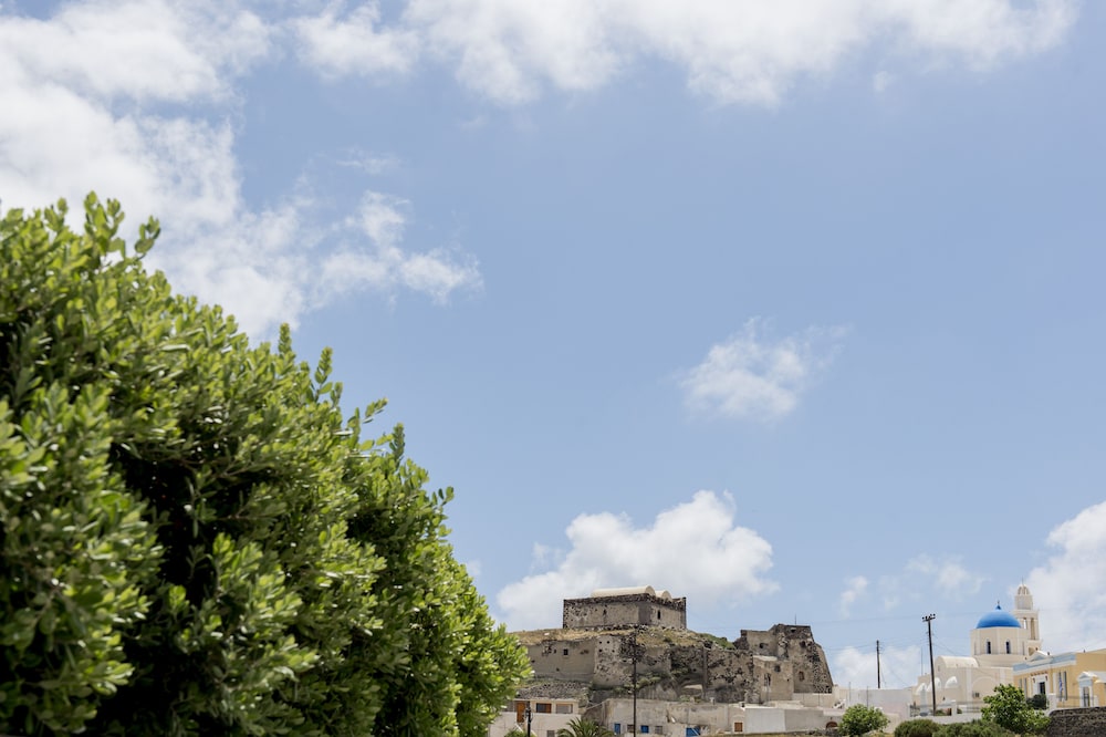 Earino Suites & Villas