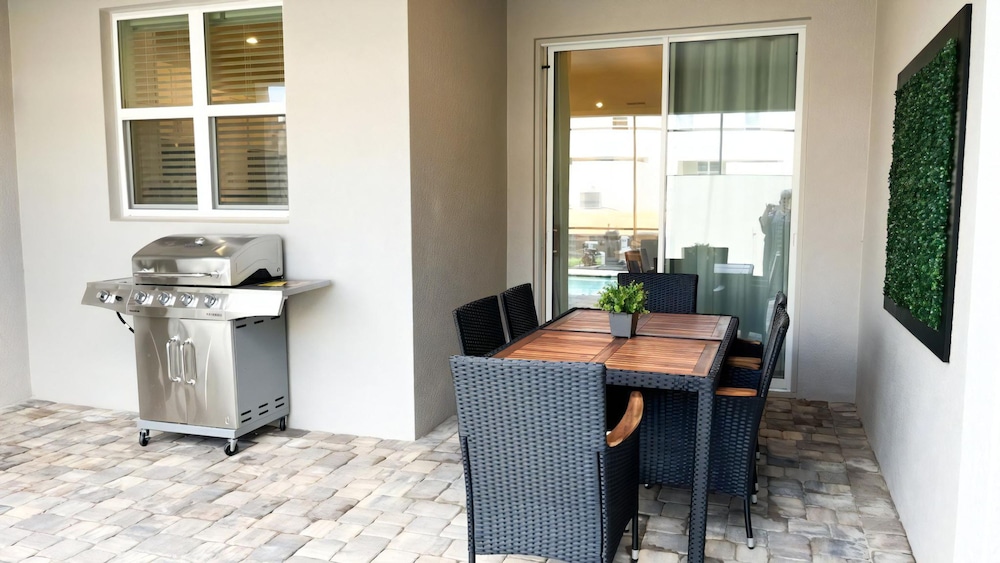 Solara Dreams 4BD Pool Home Next to Disney