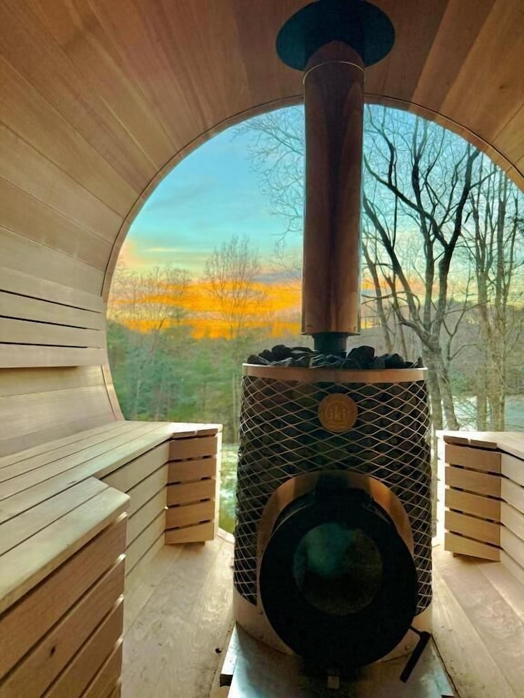 Mirror Cabin - Reflections