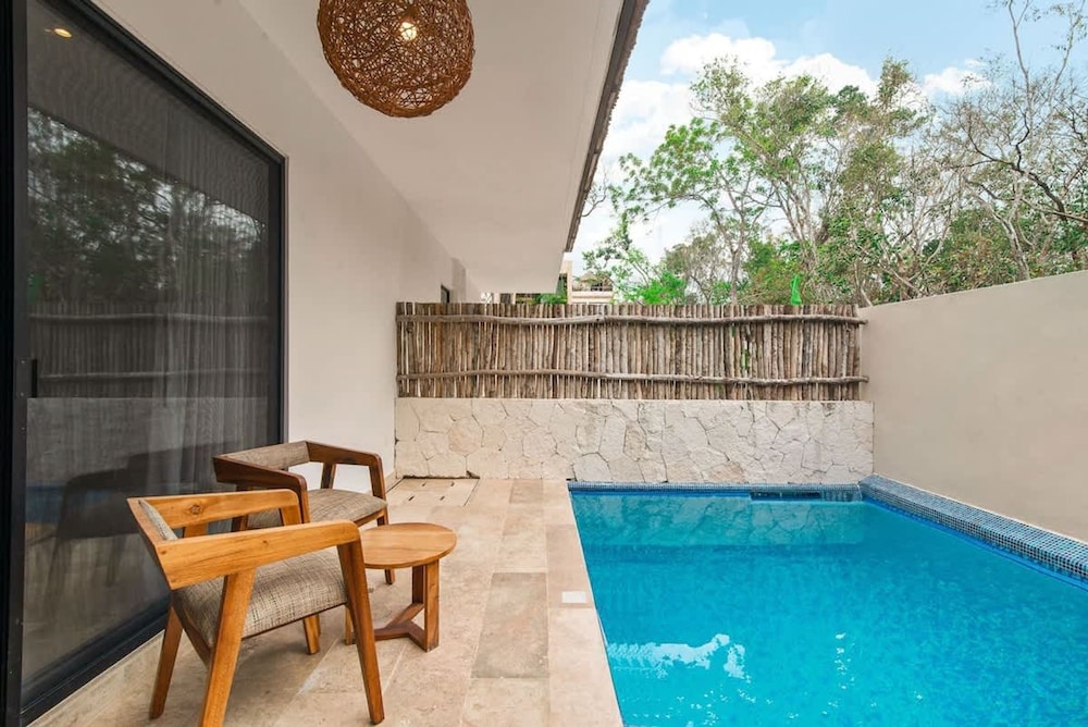 Great Located w Private Pool Fully Equipped Gym