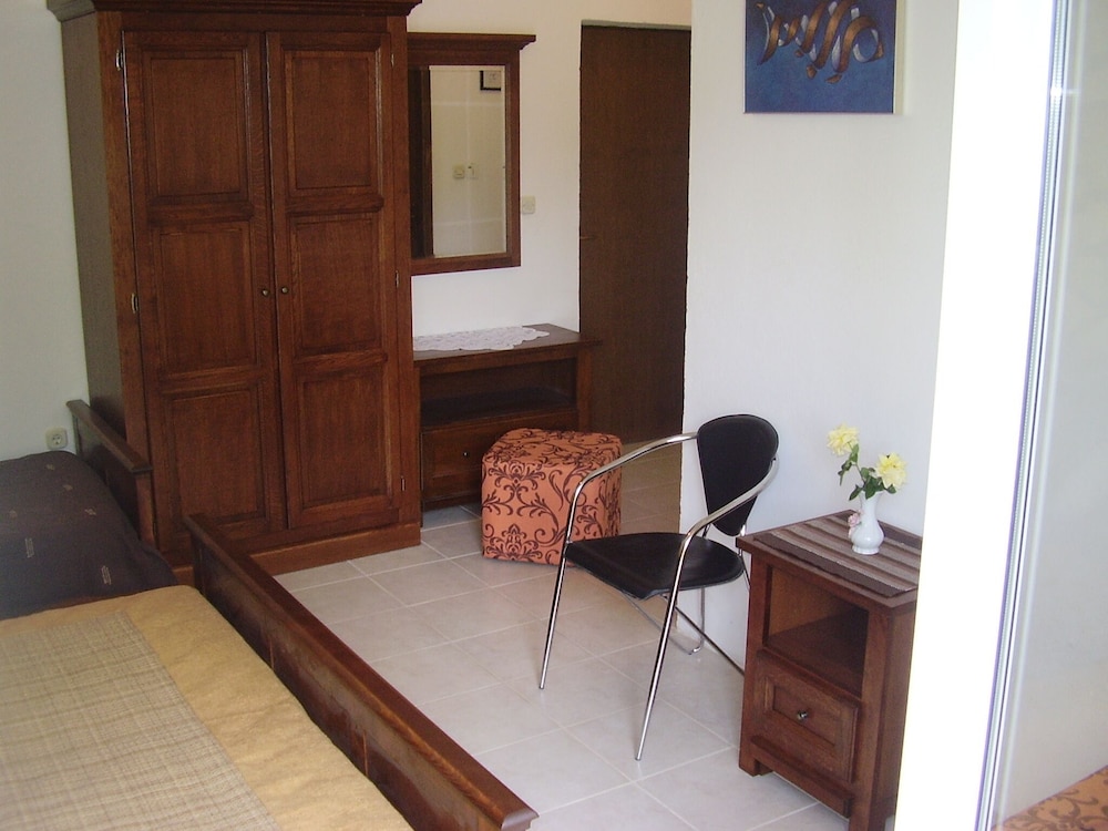 Photo 11