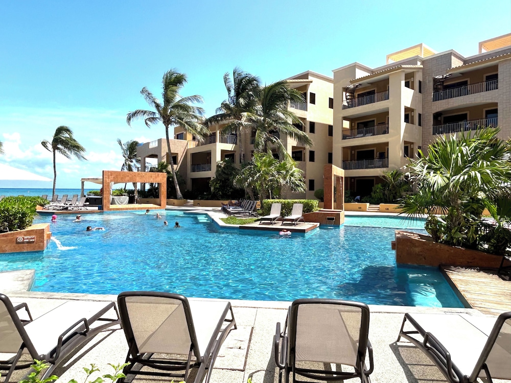 ELFARO 204SURF by Dream Playa Management