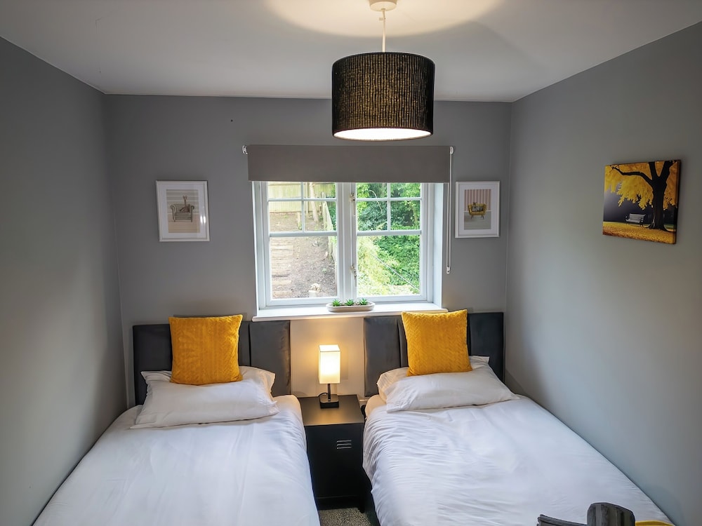 House Sleeps6-garden-petsok-parking-long Stay Disc