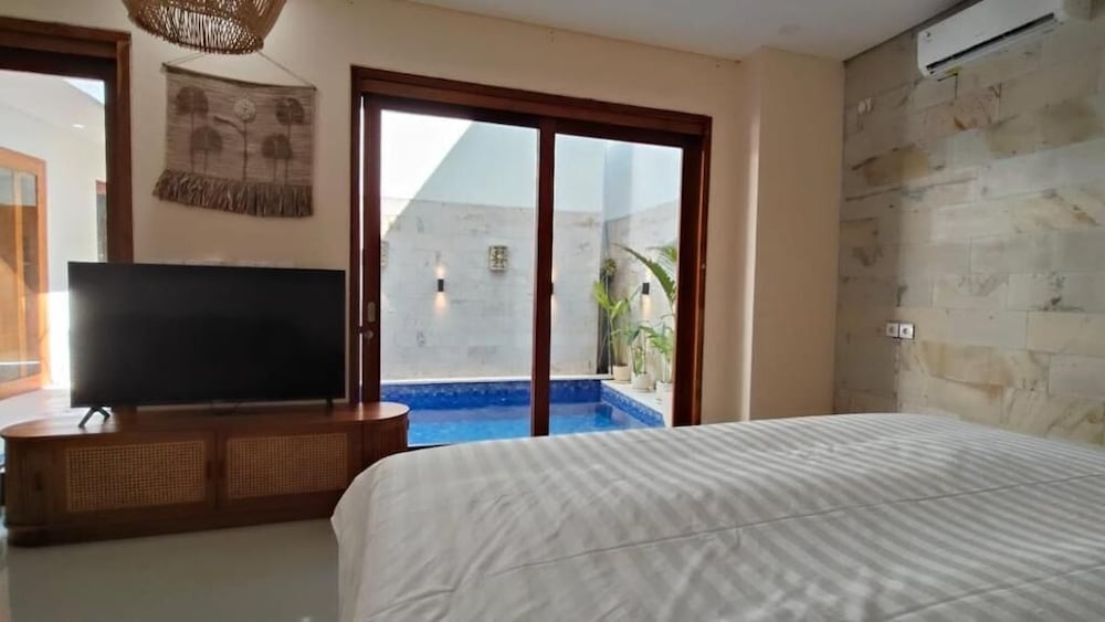 3-bedroom Private pool villa City Sanur