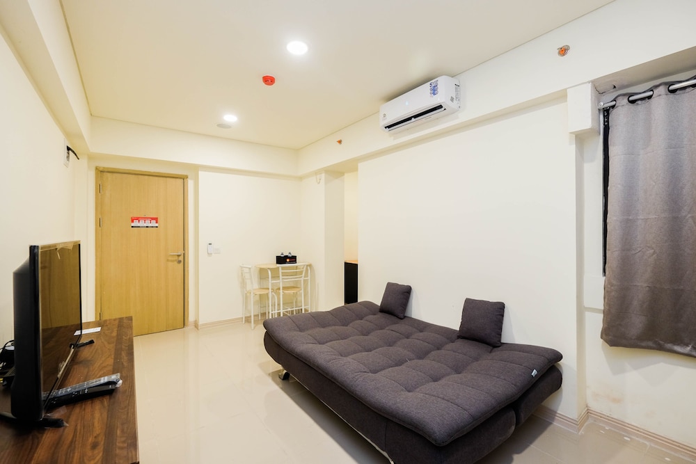 Homey And Cozy Living 1Br + Working Room At Meikarta Apartment view 5