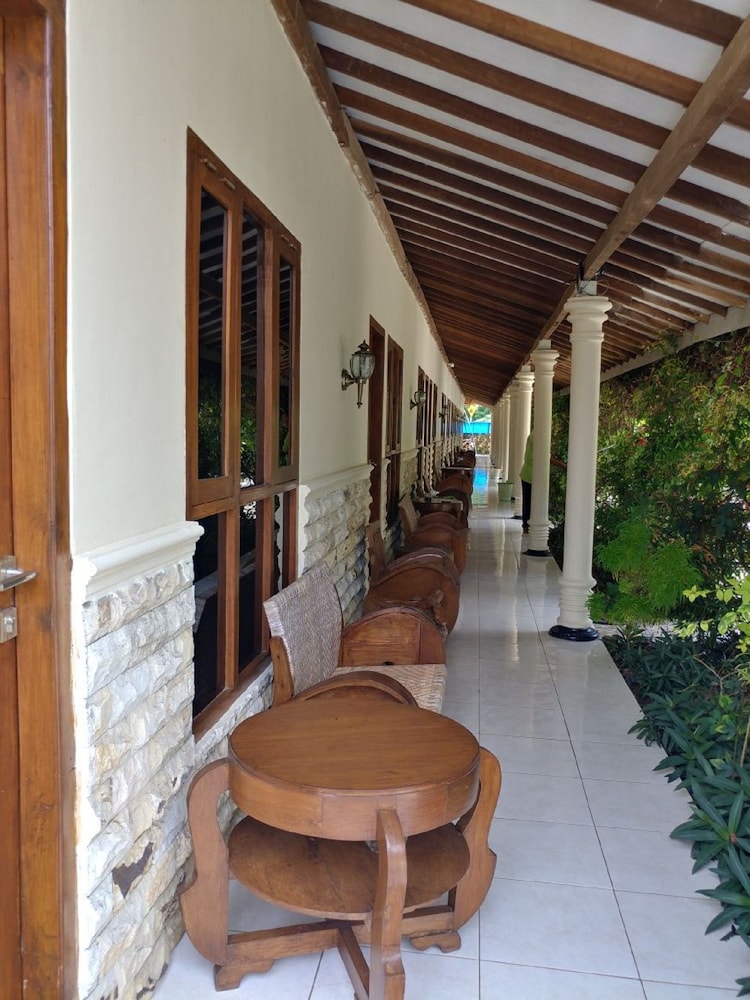 Azana Green Resort Pracimantoro
