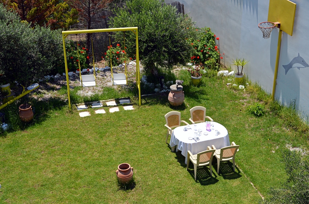 Manos Apartments