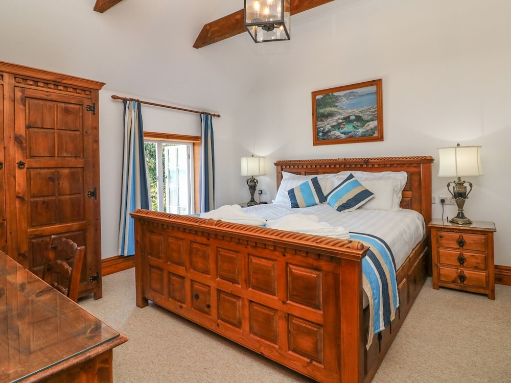 Lynton Vacations - C S Lewis Balcony - Property Image 8