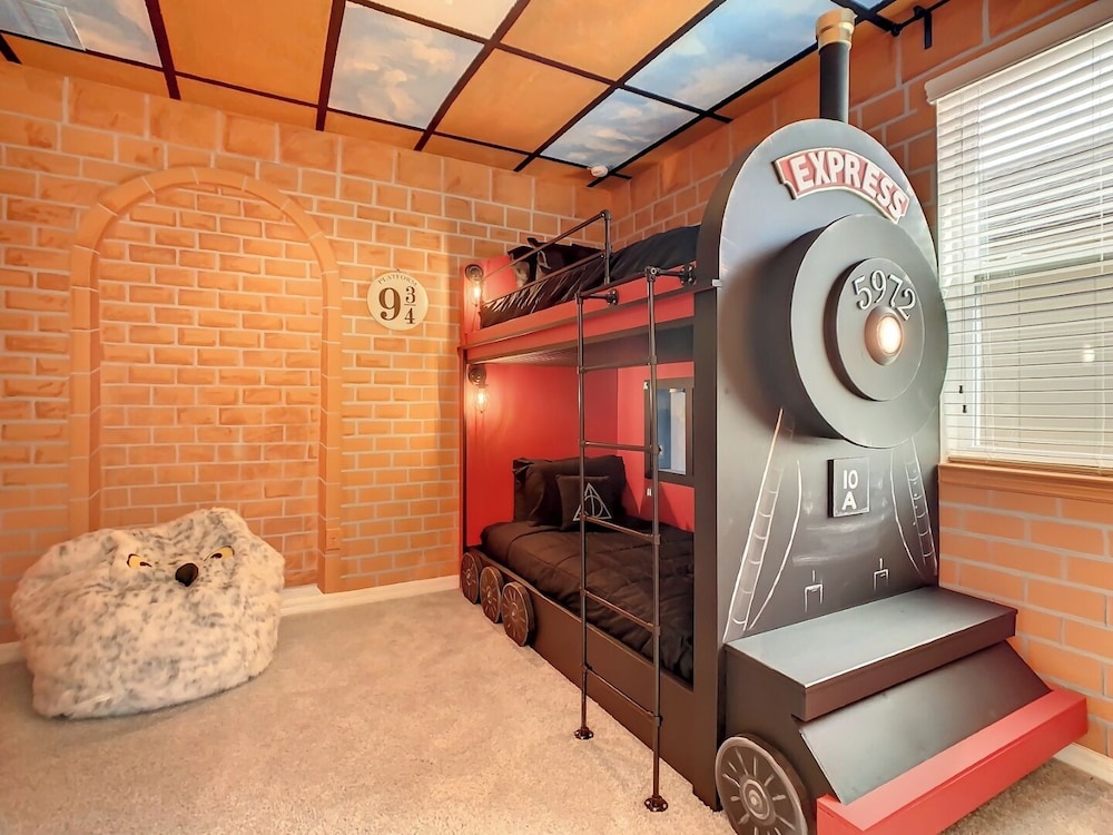 Fairytale Mansion 6BR Arcade & Pool