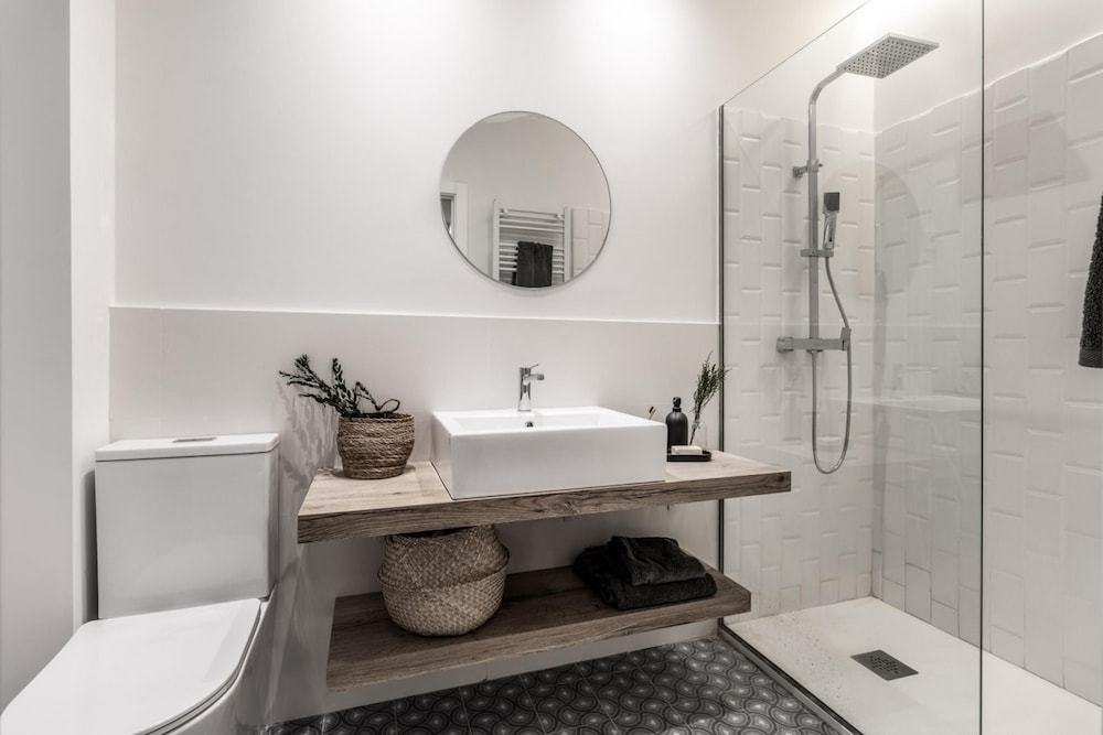 Baza - 3 Bedrooms and Office in Trafalgar