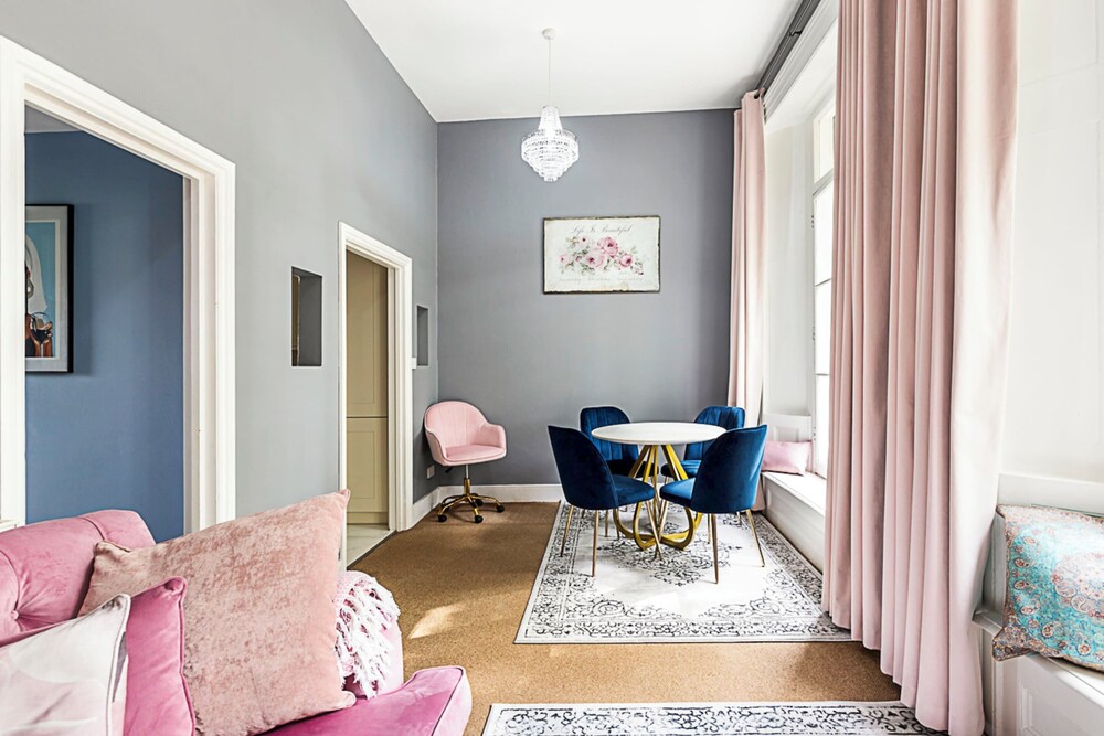 Chic 1 Bedroom Parkview Flat At Arundel Square