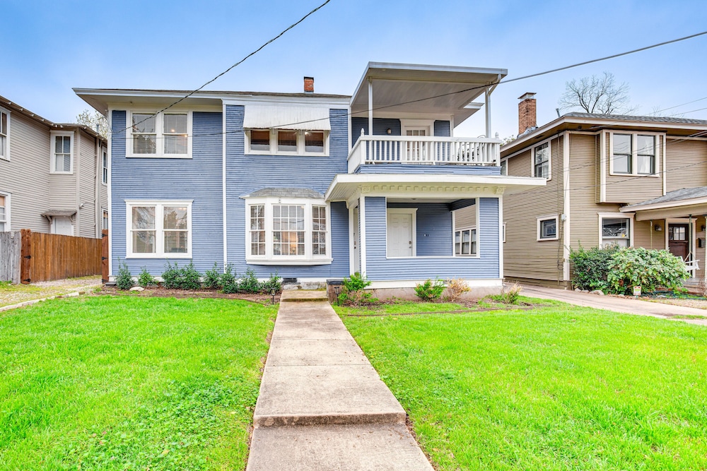 Dallas Getaway w/ Deck - Near Fair Park! view 2