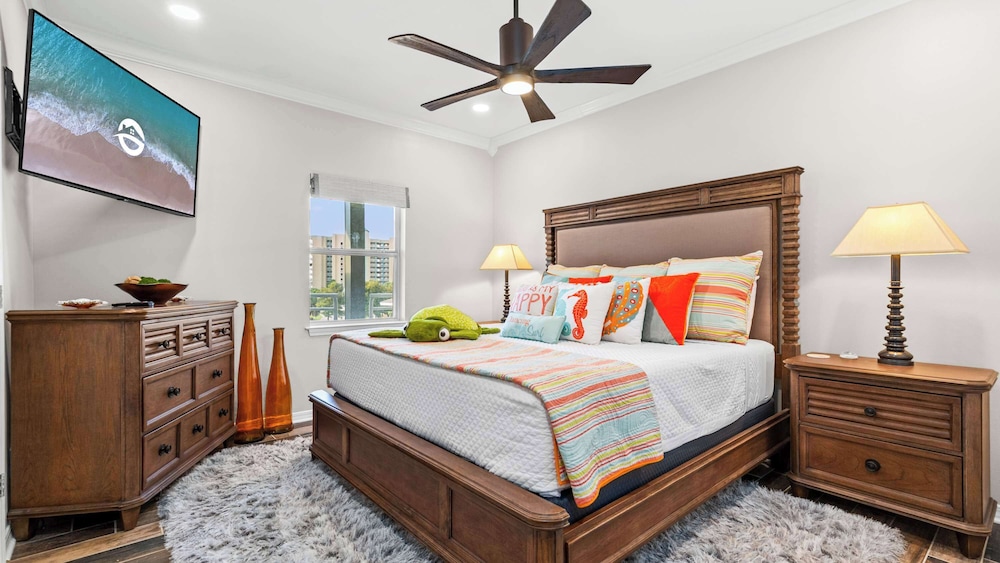 Cozy 3-bedroom Condo Comfy Living Space, Two Balconies, Outdoor Pool