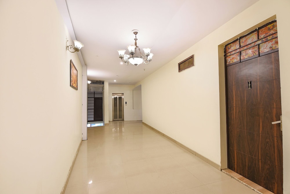 Fabhotel Lazeeno