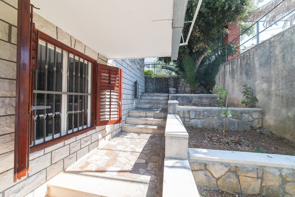 Perfect Beachfront Getaway Ideal for Families