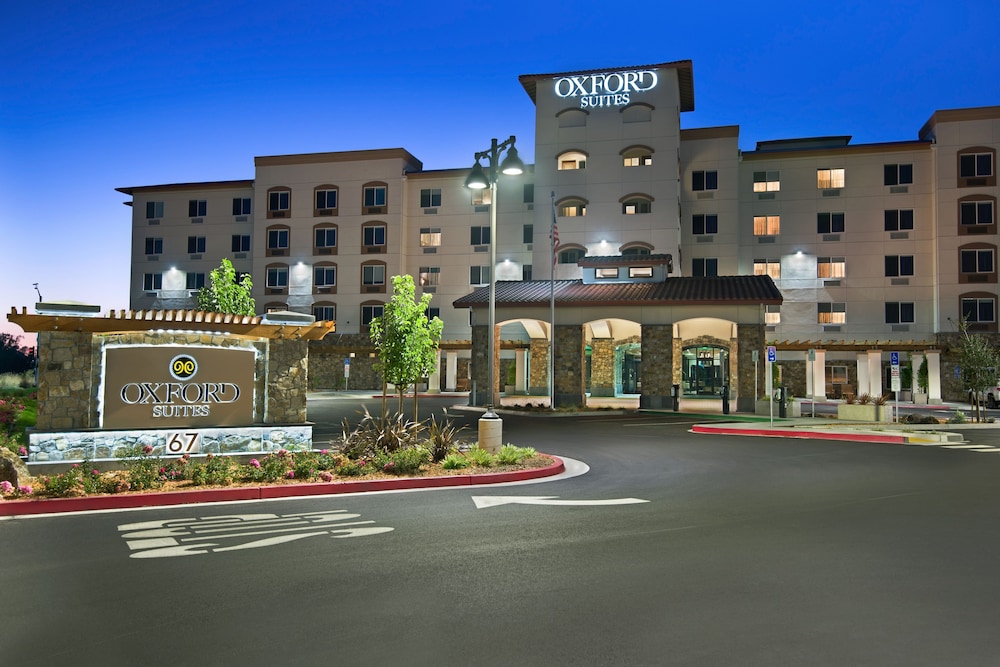 Rohnert Park Vacations - Oxford Suites Sonoma County - Property Image 1