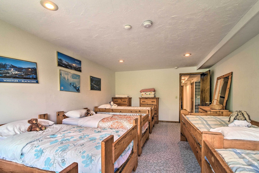 Timber Creek Townhome w/ 2 Decks & Mtn Views! view 2