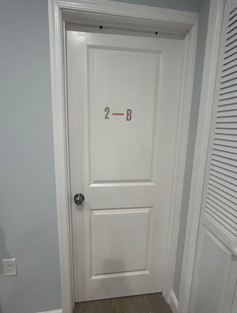 Cozy 2-3 Bedroom Apt in Center City