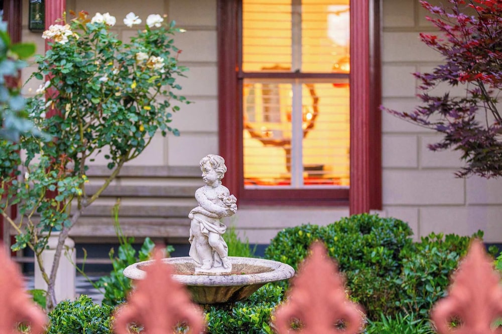 The Empress Direct Access Carlton Gardens