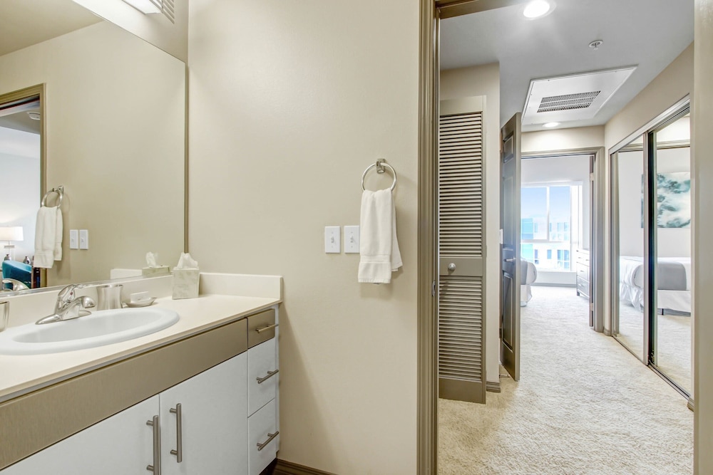Global Luxury Suites at Marina Del Rey