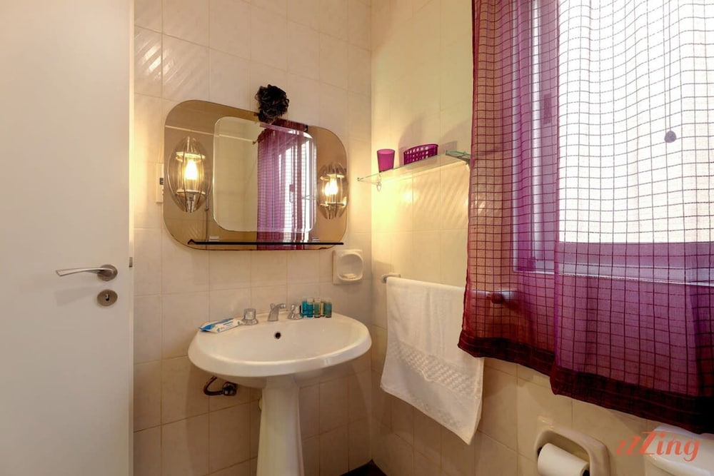 Seaside 2 Bedroom Apartment With Side Sea Views view 5