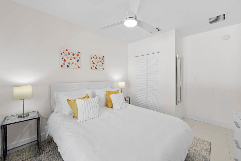Uhost AI 4-unit Gem Mins to Las Olas Beach