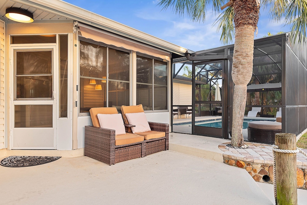Canal Front Oasis With Pool in Palm Coast