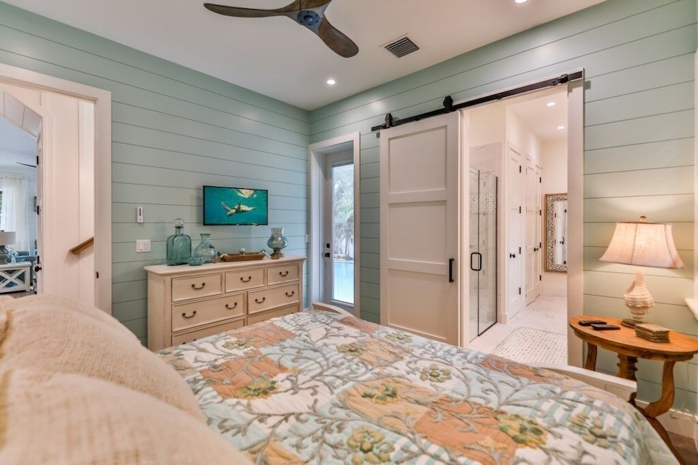 Coral Cottage 4 Bedroom Home by Redawning view 3