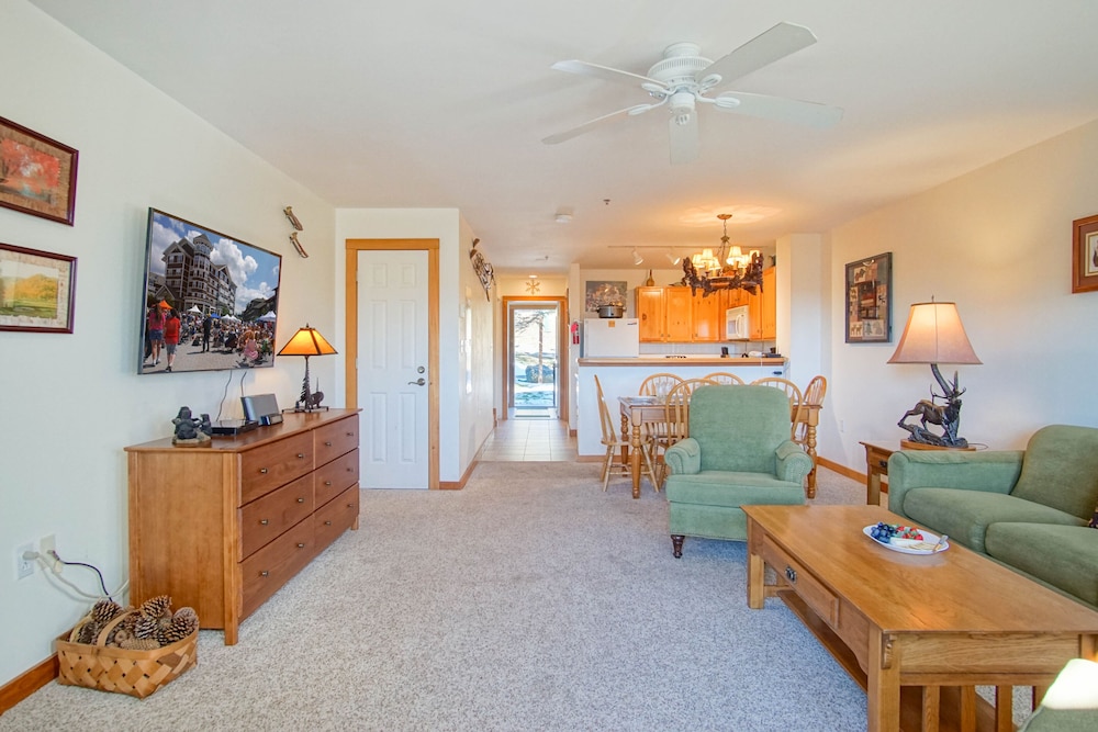Camp 4 #2: 2 Bedrooms, 2.5 Baths: Slope Side, Gas Fireplace