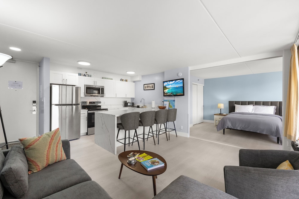 Waikiki Banyan 1BR