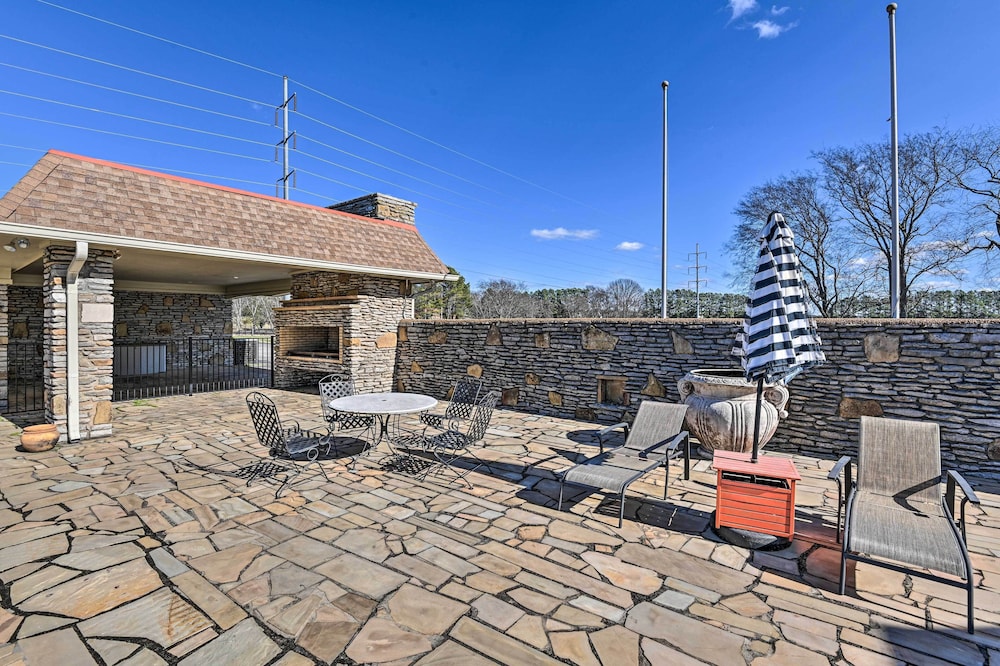 Villa w/ Pool & Acreage ~ 10 Mi to Franklin view 5