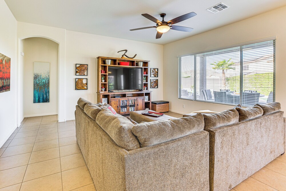 Outdoor Oasis in Goodyear: Stay & Play!