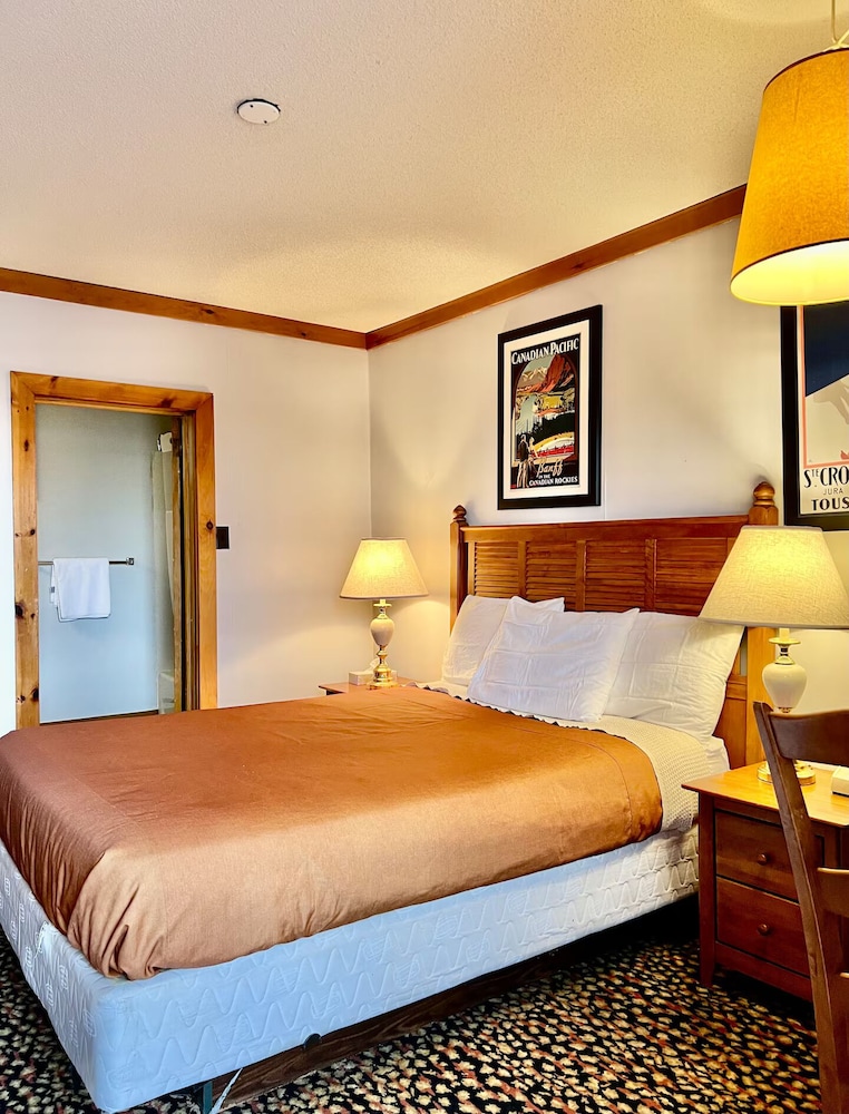 Rocky Mountain Lodge & Suites